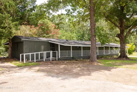 6013 Seth Dr, Moss Point, MS 39562
