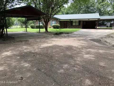 1009 Oakwood Dr, Belzoni, MS 39038