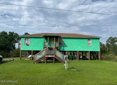 10038 Bancroft St, Bay Saint Louis, MS 39520