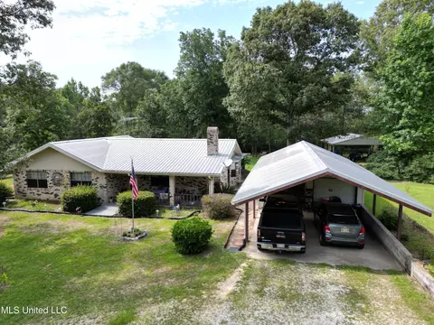901 Anchor Lake Rd, Carriere, MS 39426