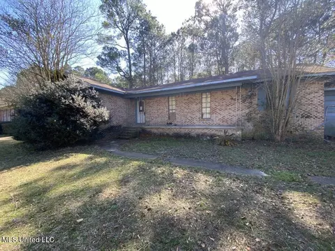 1721 Westgate Pkwy, Gautier, MS 39553
