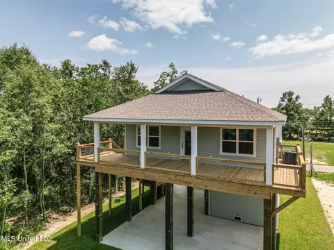 4138 20th Ave, Bay Saint Louis, MS 39520