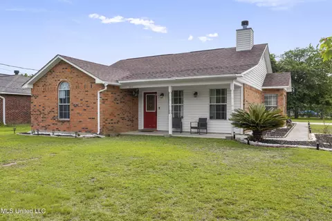 3613 N 11th St, Ocean Springs, MS 39564