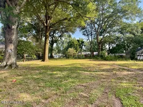 217 Mckie St, Senatobia, MS 38668