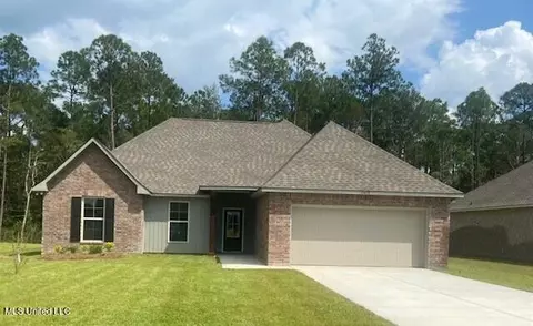 11476 Memphis Cir, Ocean Springs, MS 39564