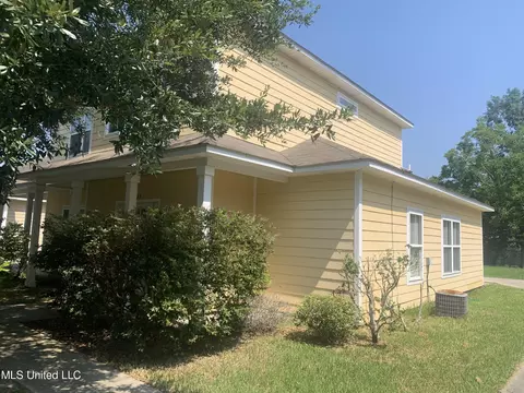 105 Earle Taylor Ln, Ocean Springs, MS 39564