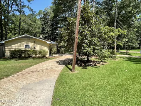 1329 Robert Dr, Jackson, MS 39211 photo 5