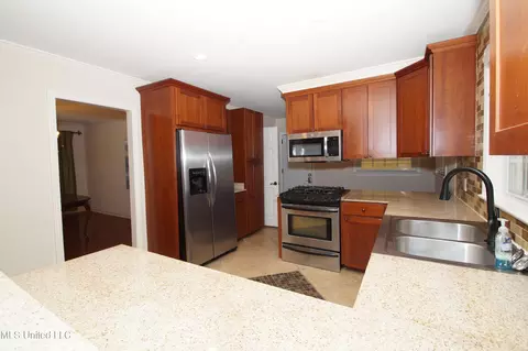 1329 Robert Dr, Jackson, MS 39211 photo 9