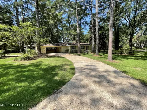 1329 Robert Dr, Jackson, MS 39211 photo 4