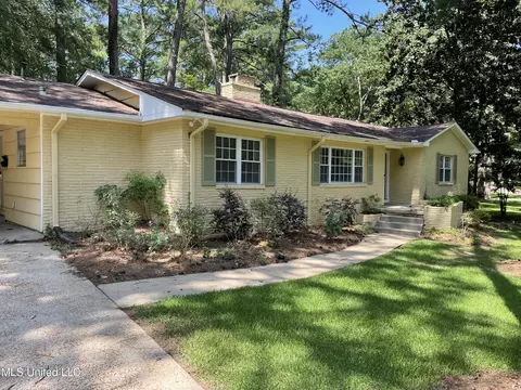 1329 Robert Dr, Jackson, MS 39211 photo 3