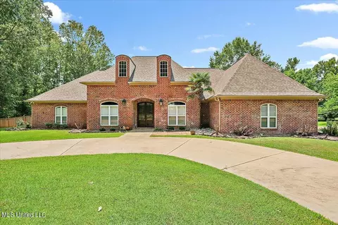 2001 Canterbury Pl, Brandon, MS 39042