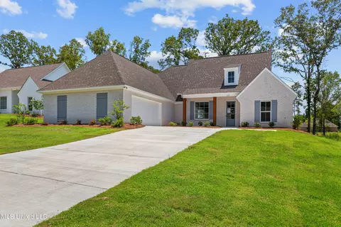 225 Crestwood Pl, Madison, MS 39110