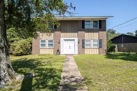 2542 Old Bay Rd, Biloxi, MS 39531