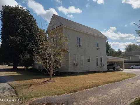 106 E Augusta St, Indianola, MS 38751 photo 2
