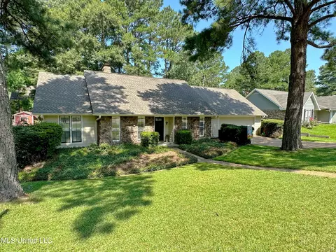 133 Longwood Dr, Clinton, MS 39056