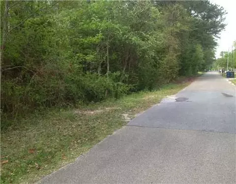 8913 Live Oak Ave, Ocean Springs, MS 39564