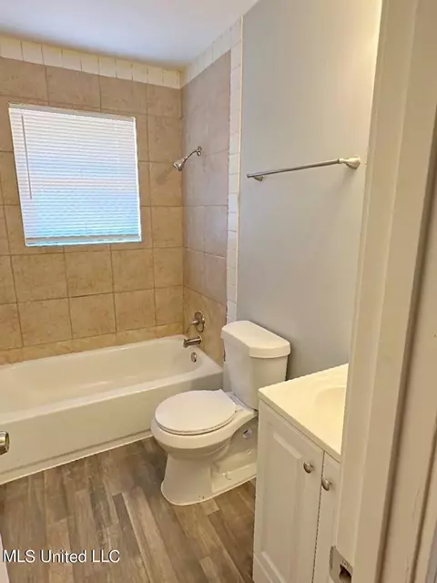 Bath - 64 Hicks Ln, Laurel, MS 39443 photo 1 of 3