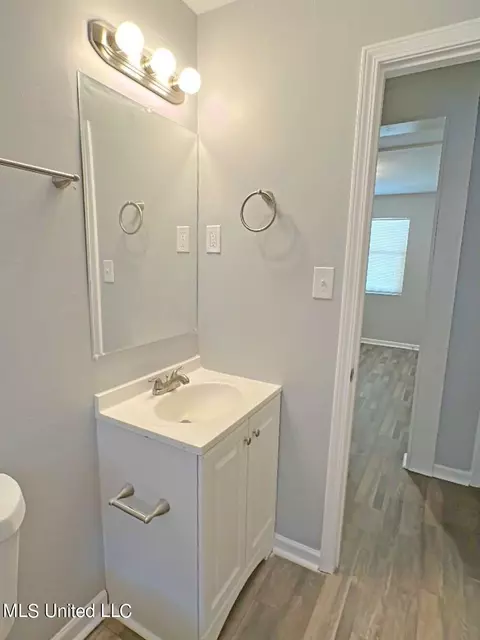 Bath - 64 Hicks Ln, Laurel, MS 39443 photo 3 of 3