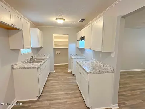 Kitchen - 64 Hicks Ln, Laurel, MS 39443 photo 2 of 3