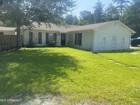 980 Apua St, Diamondhead, MS 39525