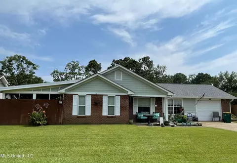 583 Nadine Dr, D'iberville, MS 39540