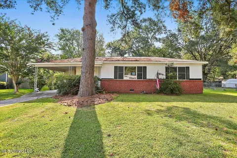 3213 Barnett Dr, Pearl, MS 39208