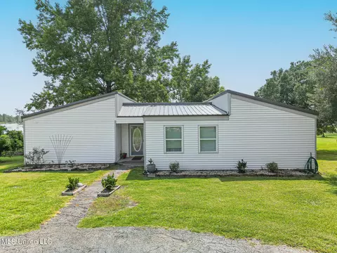 19559 E Riverline Dr, Saucier, MS 39574
