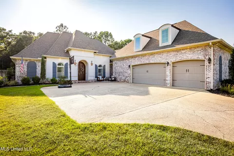 3325 Oakleigh Cir, Ocean Springs, MS 39564
