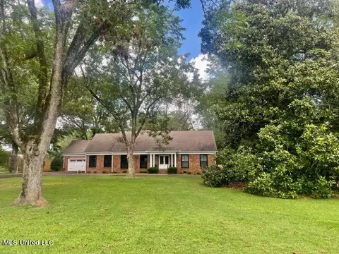 602 Coleman St, Como, MS 38619