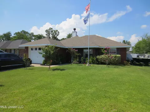 14218 N Country Hills Dr, Gulfport, MS 39503