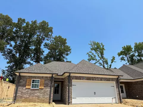 378 Flower Garden Dr, Southaven, MS 38671