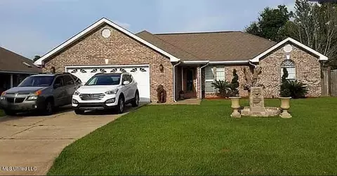 3212 N 4th St, Ocean Springs, MS 39564