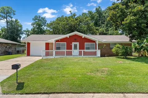 2171 Floyd Dr, Biloxi, MS 39531