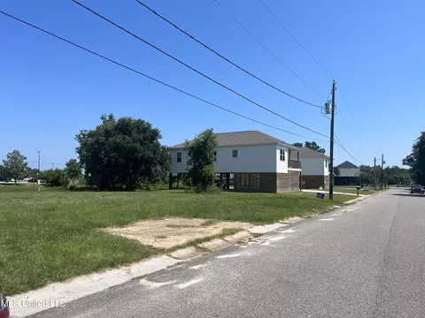 110 Wenmar Ave, Pass Christian, MS 39571