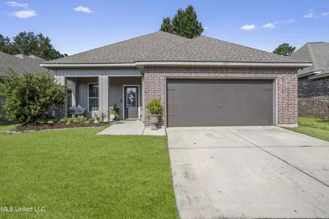 13239 River Bluff Dr, D'iberville, MS 39540