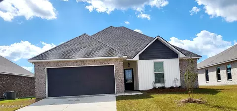 18043 Evergreen Dr, Gulfport, MS 39503