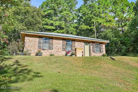 378 Country Estates Rd, Florence, MS 39073