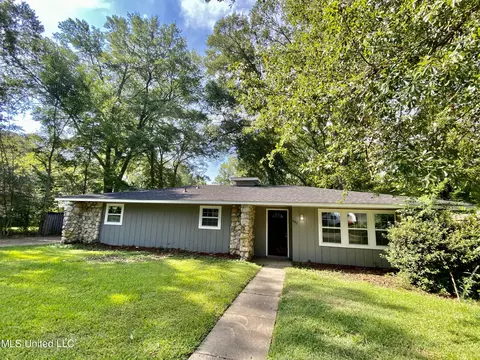 507 Heatherwood Dr, Jackson, MS 39212