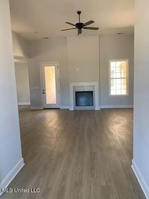 Living - 1313 Grove Park Office Dr, Hernando, MS 38632 photo 1 of 4