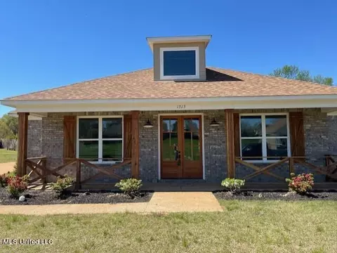 Exterior - 1313 Grove Park Office Dr, Hernando, MS 38632 photo 9 of 9