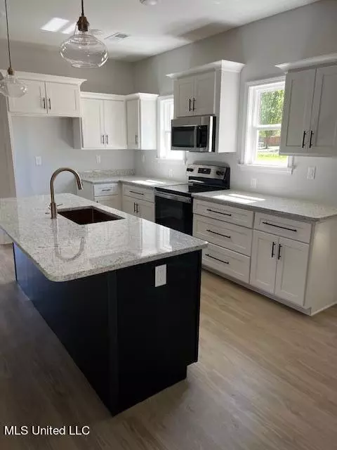 Kitchen - 1313 Grove Park Office Dr, Hernando, MS 38632 photo 6 of 6