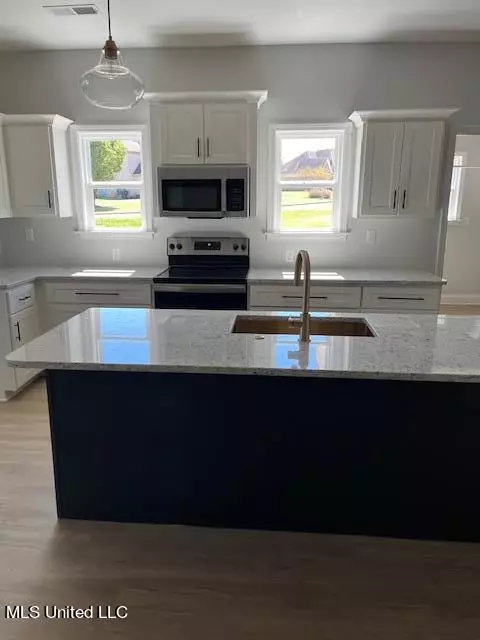 Kitchen - 1313 Grove Park Office Dr, Hernando, MS 38632 photo 5 of 6