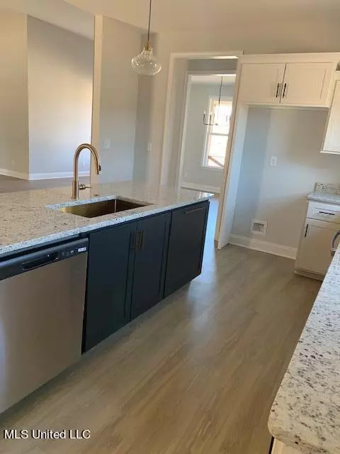 Kitchen - 1313 Grove Park Office Dr, Hernando, MS 38632 photo 2 of 6