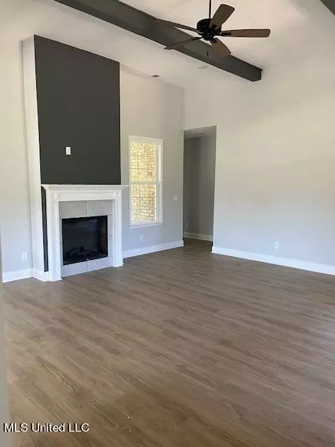 Living - 1313 Grove Park Office Dr, Hernando, MS 38632 photo 4 of 4