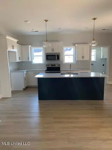 Kitchen - 1313 Grove Park Office Dr, Hernando, MS 38632 photo 1 of 6