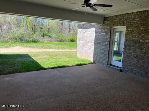Exterior - 1313 Grove Park Office Dr, Hernando, MS 38632 photo 6 of 9