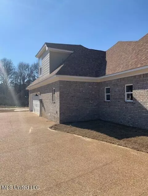 Exterior - 1313 Grove Park Office Dr, Hernando, MS 38632 photo 2 of 9