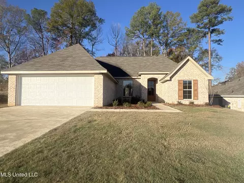 497 Silver Hill Dr, Pearl, MS 39208