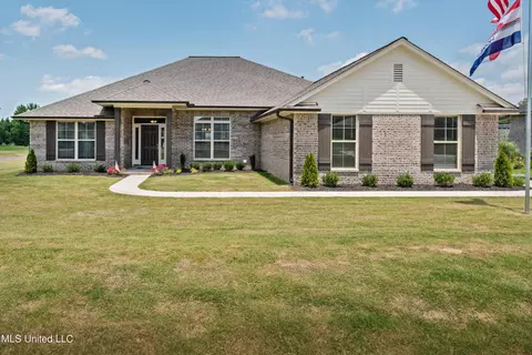 5911 Nina Dr, Horn Lake, MS 38637