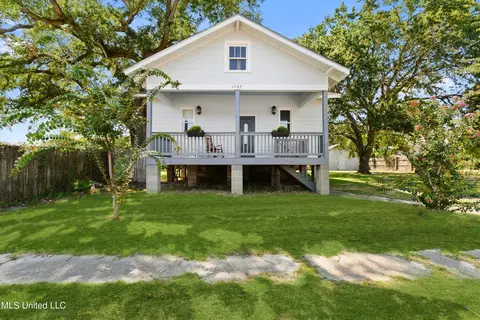 1707 Desoto St, Pascagoula, MS 39567